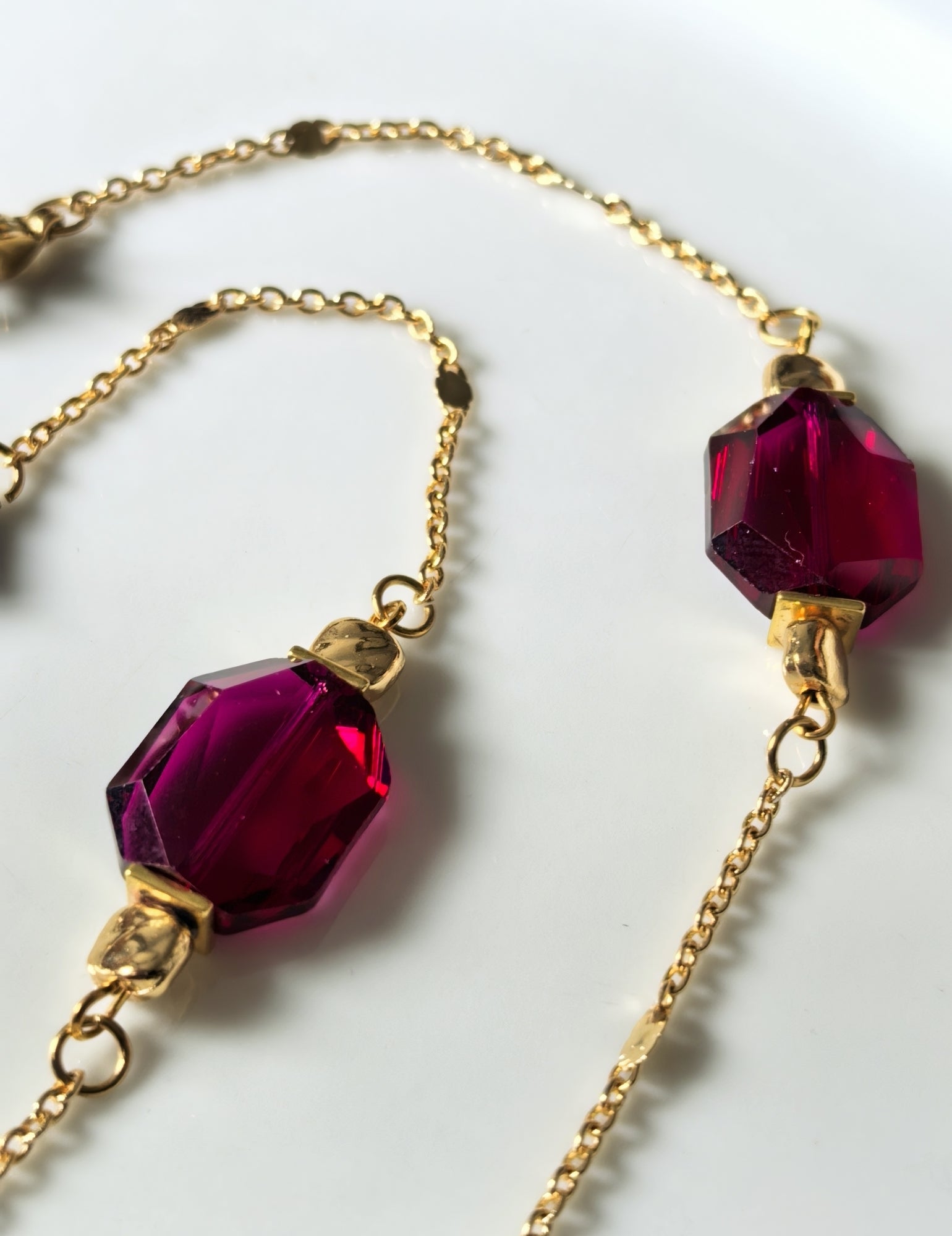 Gözlük Zinciri Altın Kaplama Zincirli Ruby Kırmızısı Kristal Taş Boncuklu | THINBLACK® Exclusive