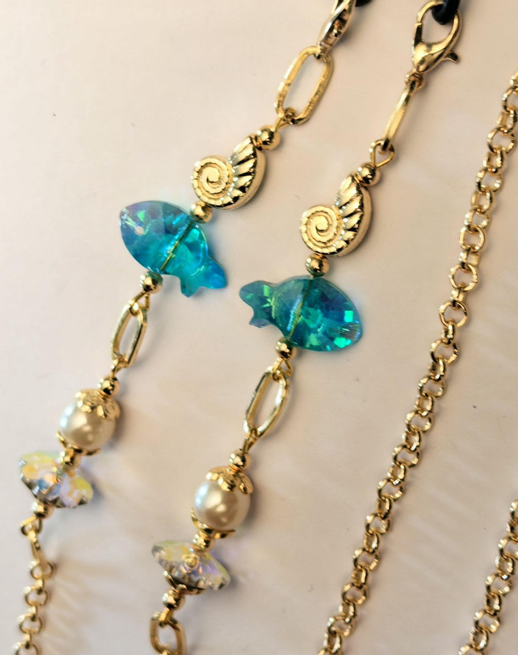 Glasses Chain – Blue Crystal Fish with Pearl & Gold Plated Accents – Power Stones Collection