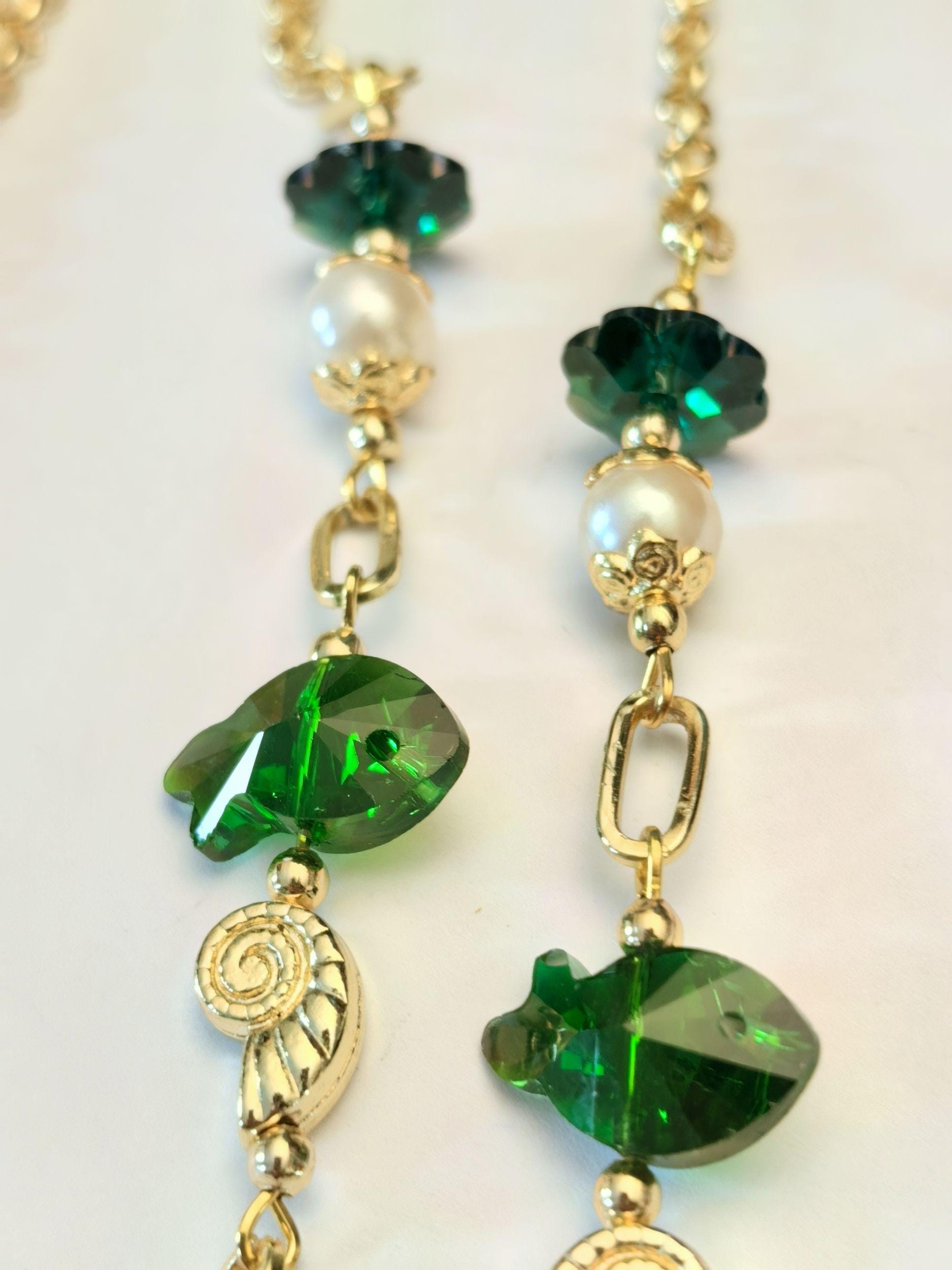 Glasses Chain – Gold Plated with Green Crystal Beads, Pearls & Fish Charm – ThinBlack® Ocean Edition