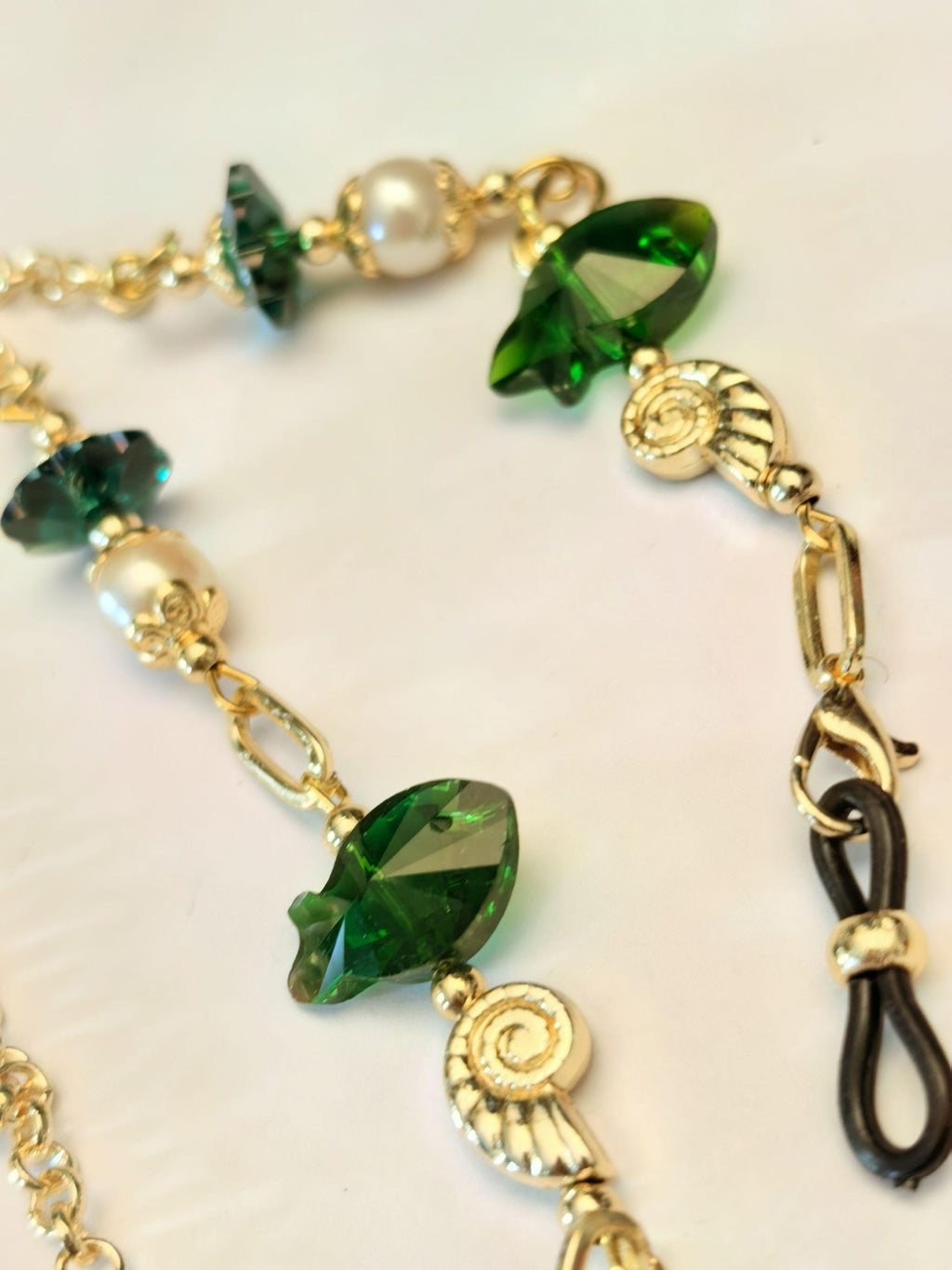 Glasses Chain – Gold Plated with Green Crystal Beads, Pearls & Fish Charm – ThinBlack® Ocean Edition