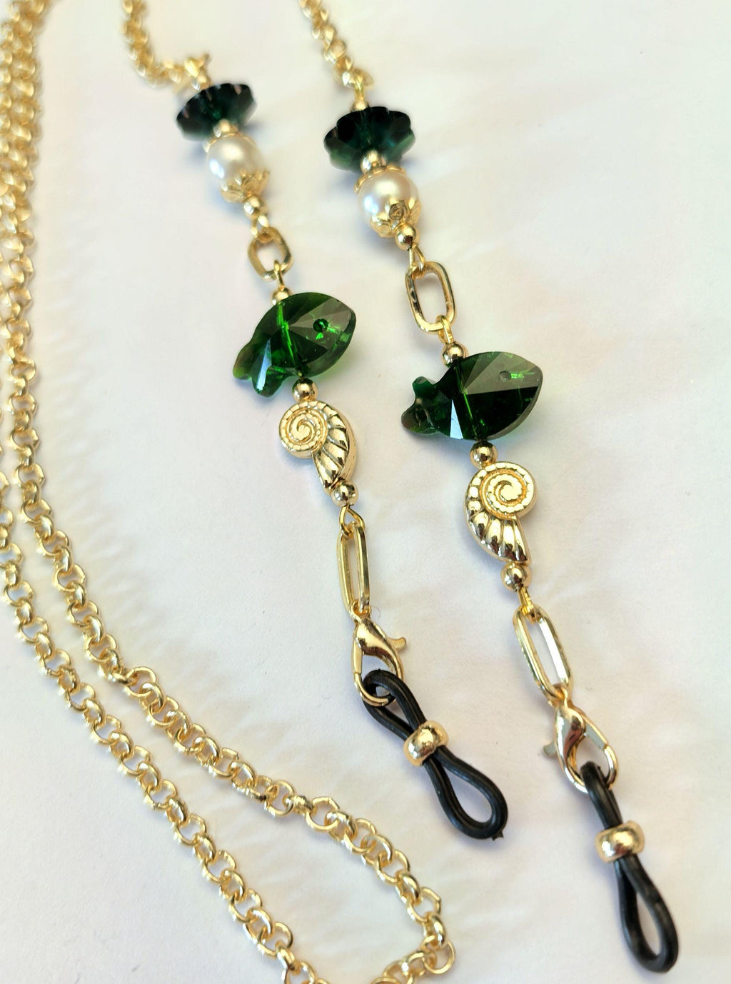 Glasses Chain – Gold Plated with Green Crystal Beads, Pearls & Fish Charm – ThinBlack® Ocean Edition