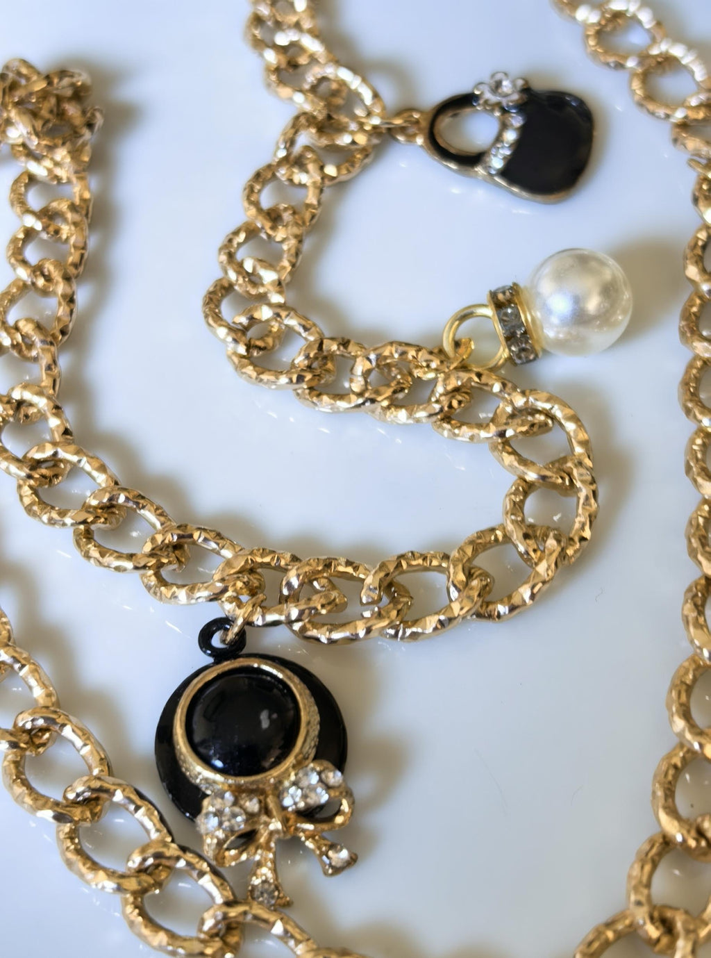 Glasses Chain – Dangling Charms with Pearl & Gold Accents – Charm Series