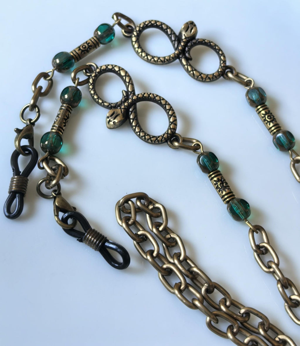 Glasses Chain – Snake Infinity Talisman with Green Crystal Beads – Unisex – ThinBlack® Symbolic Edition