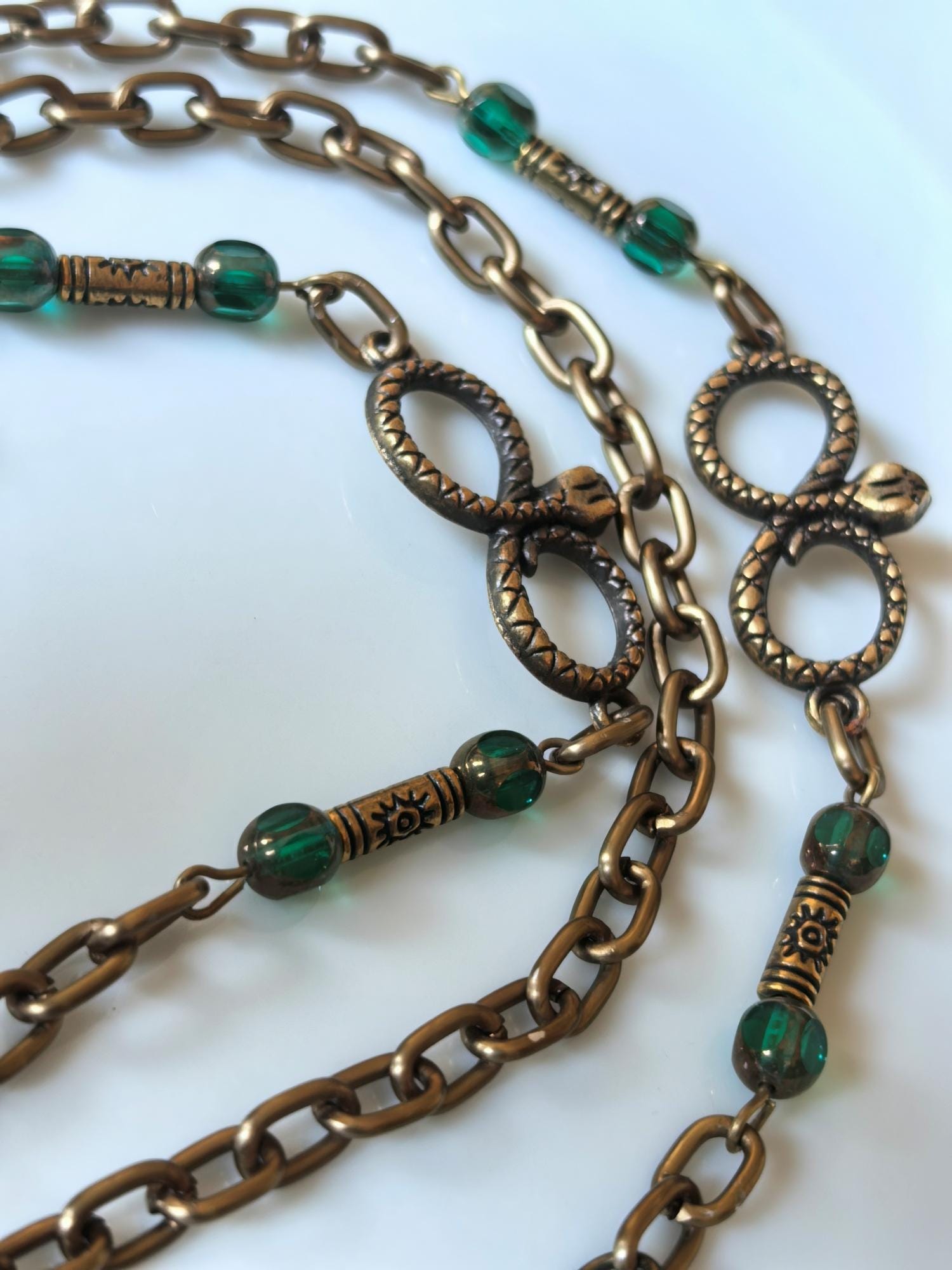 Glasses Chain – Snake Infinity Talisman with Green Crystal Beads – Unisex – ThinBlack® Symbolic Edition
