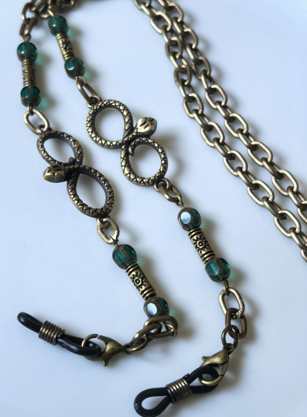Glasses Chain – Snake Infinity Talisman with Green Crystal Beads – Unisex – ThinBlack® Symbolic Edition