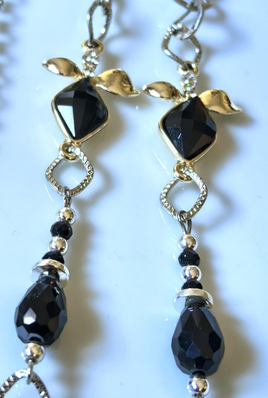 Glasses Chain – Silver Plated with Zircon Ribbon Design – ThinBlack® Elegant Edition