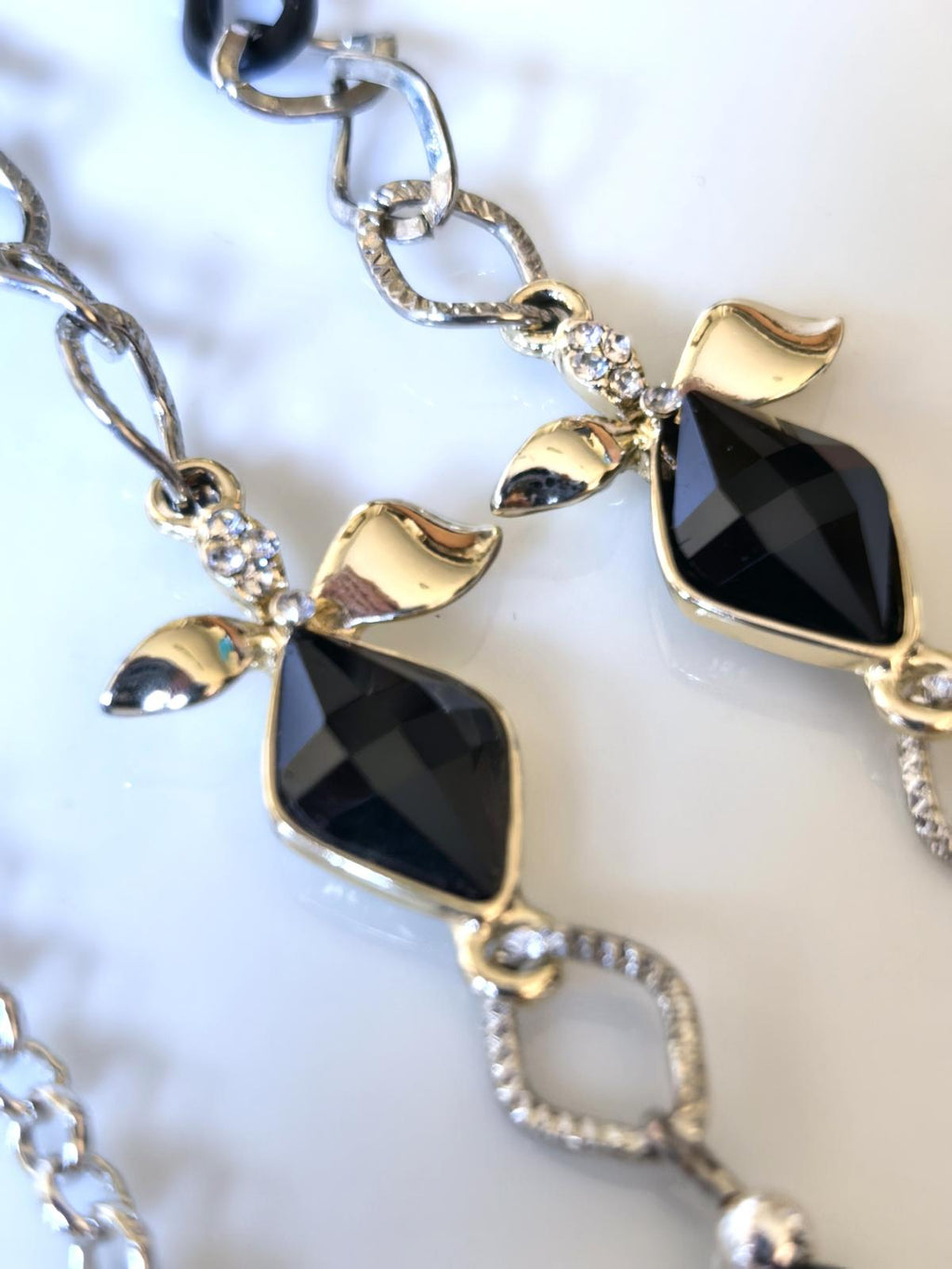 Glasses Chain – Silver Plated with Zircon Ribbon Design – ThinBlack® Elegant Edition