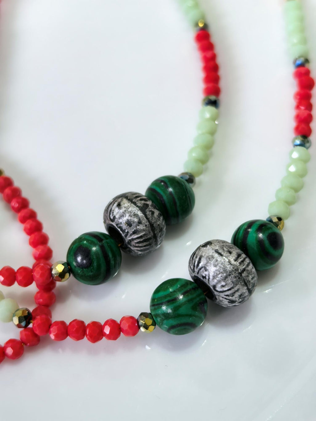 THINBLACK® Eyeglass Holder – Malachite Stone, Crystal & Metal Details